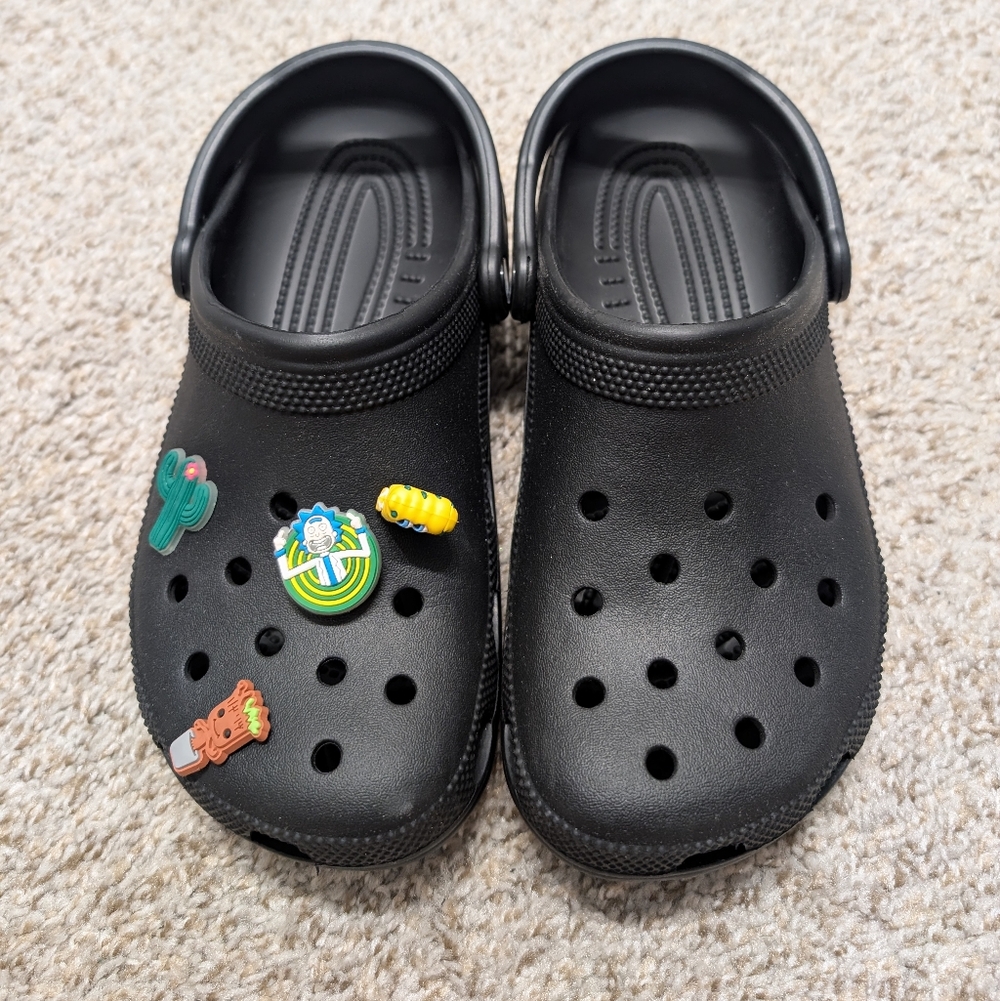 Classic Black Crocs With Charms ✨🧽